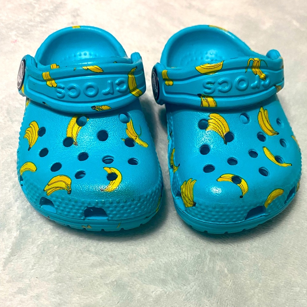 Kids Size 4 Crocs Like New